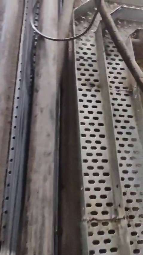 Cable tray installation 